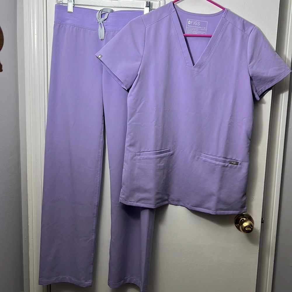 Perfect condition lavender scrubs
